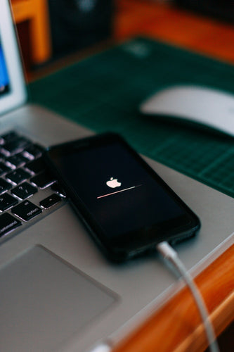 iphone doing ios software update while plugged into wire